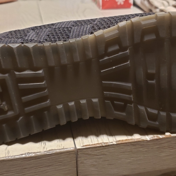 Louis Vuitton Run Away Sneakers - Picture 4 of 5